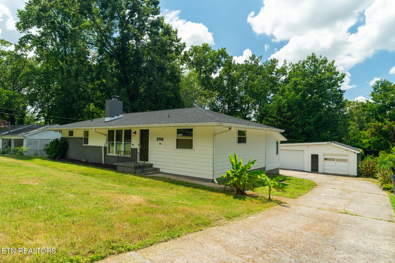 5705 Wassman Rd, Knoxville, TN 37912