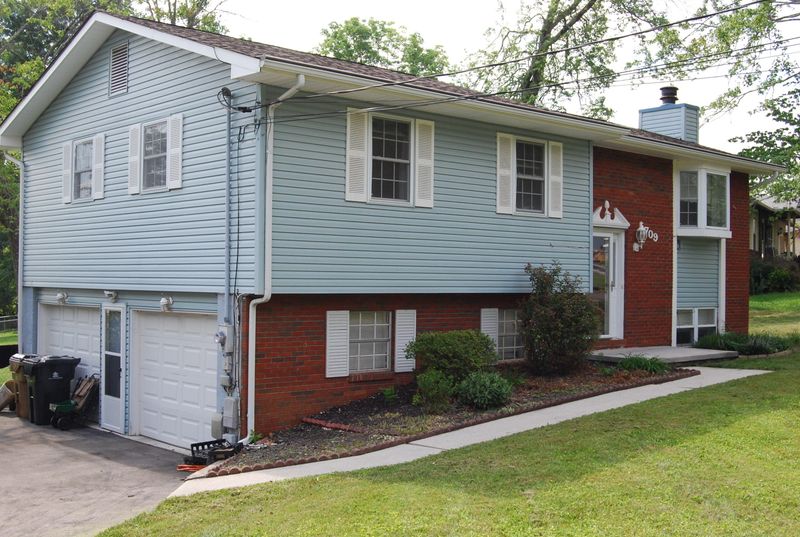5709 Outer Dr, Knoxville, TN 37921