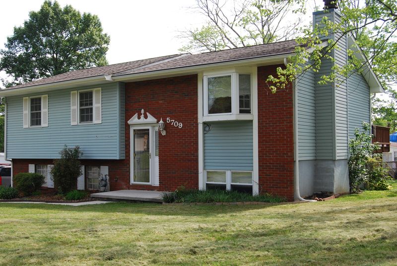 5709 Outer Dr, Knoxville, TN 37921