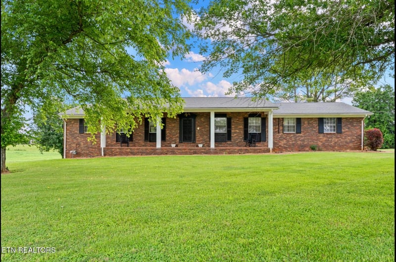 571 Calhoun Dr, Greenback, TN 37742