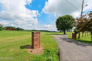 571 Calhoun Dr, Greenback, TN 37742