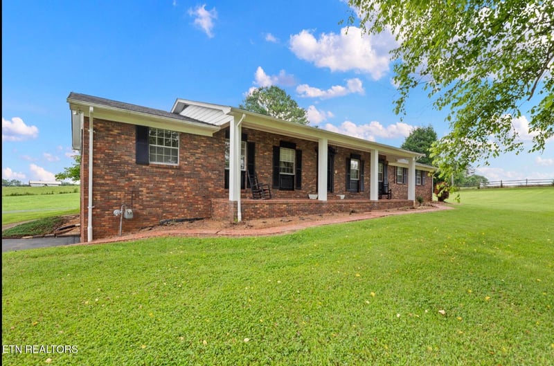 571 Calhoun Dr, Greenback, TN 37742