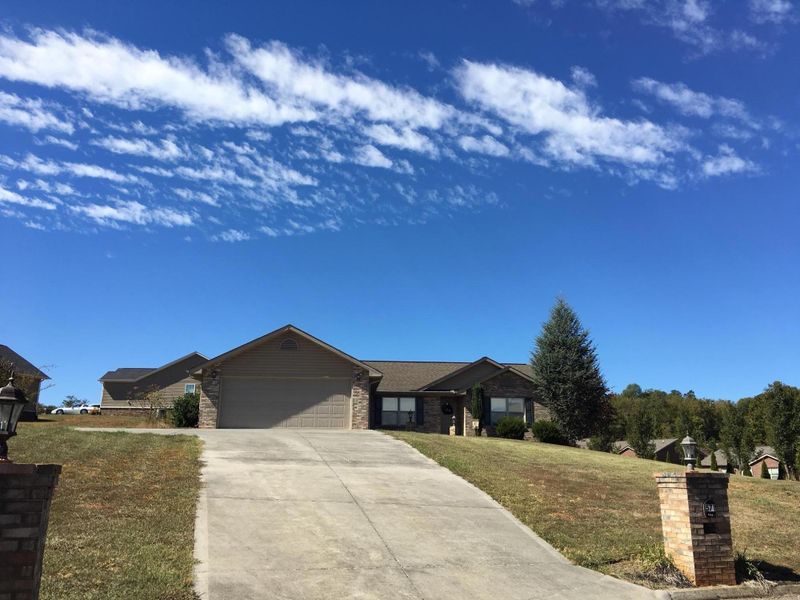 571 Hills Gate Cir, Seymour, TN 37865