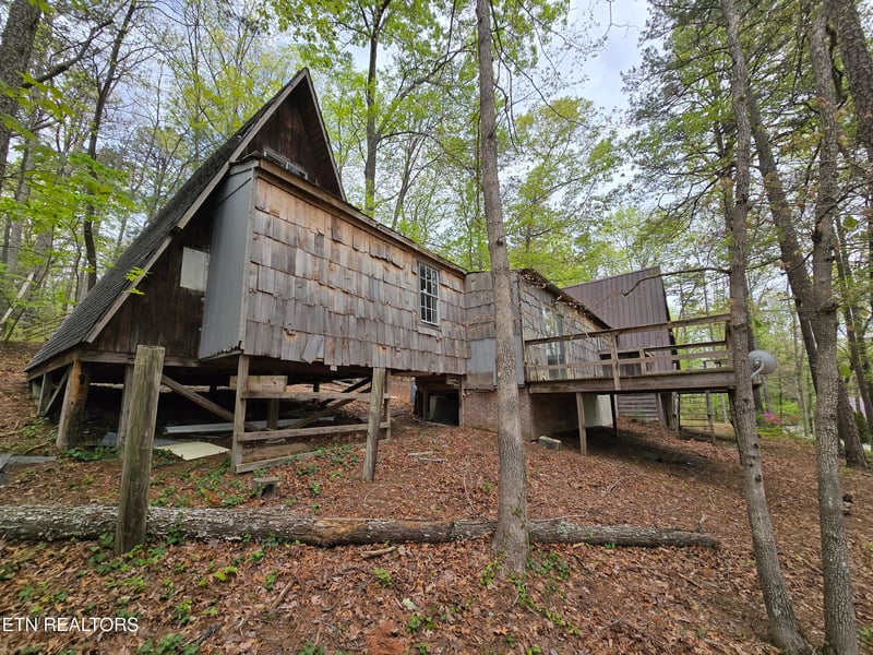 5710 Lakeshore Dr, Tallassee, TN 37878