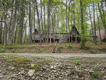 5710 Lakeshore Dr, Tallassee, TN 37878