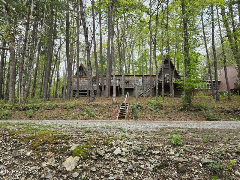 5710 Lakeshore Dr, Tallassee, TN 37878