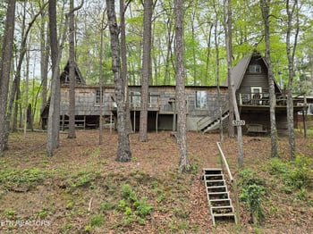 5710 Lakeshore Dr, Tallassee, TN 37878