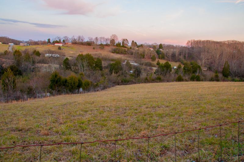 5717 Branch Rd, Loudon, TN 37774