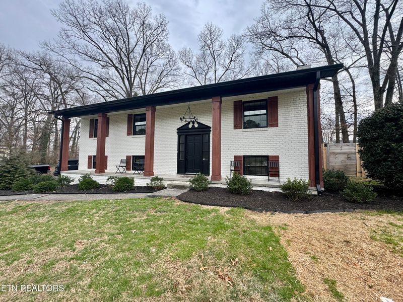 5717 Woodleaf Dr, Knoxville, TN 37912