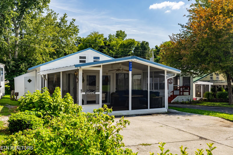 572 Flamingo Cir, Townsend, TN 37882