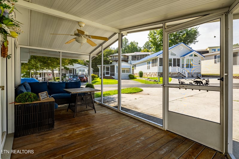 572 Flamingo Cir, Townsend, TN 37882