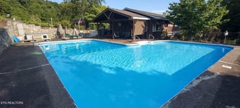 572 Mountain Rd, Clinton, TN 37716