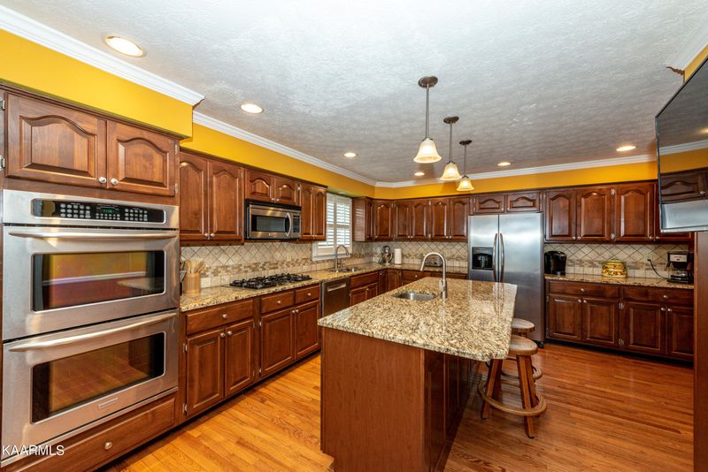 572 Pasteur Pl, Alcoa, TN 37701