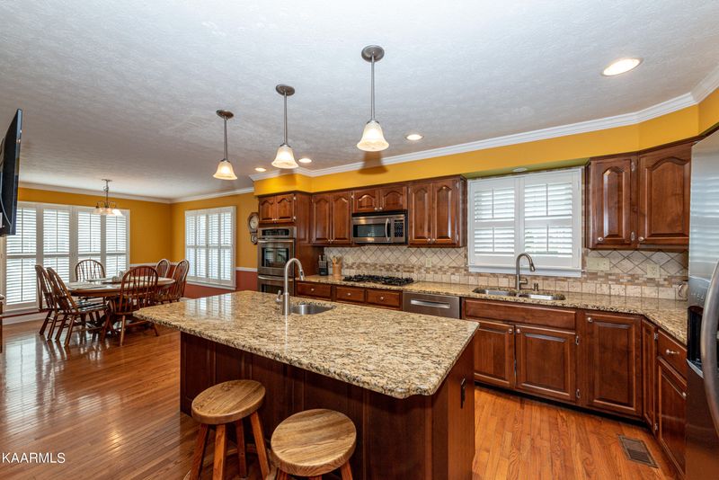 572 Pasteur Pl, Alcoa, TN 37701
