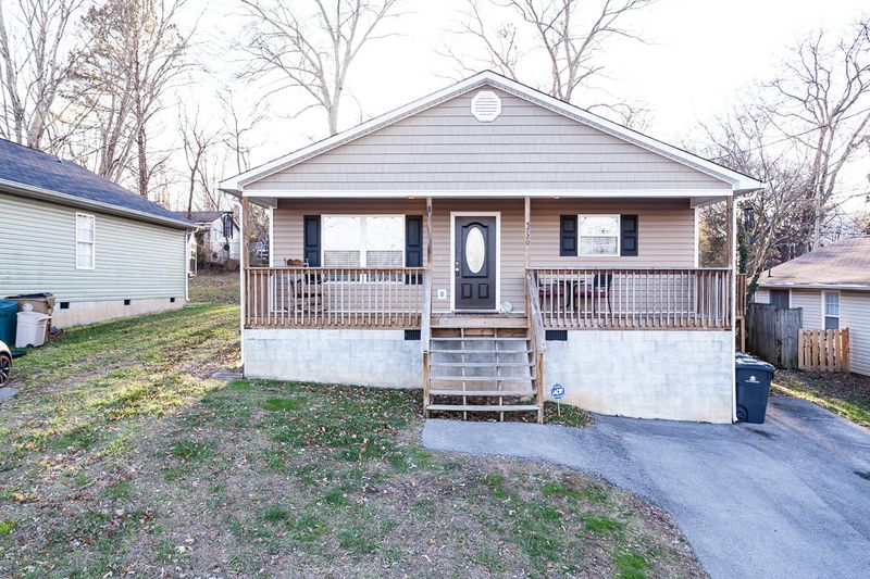 5720 Aster Rd, Knoxville, TN 37918