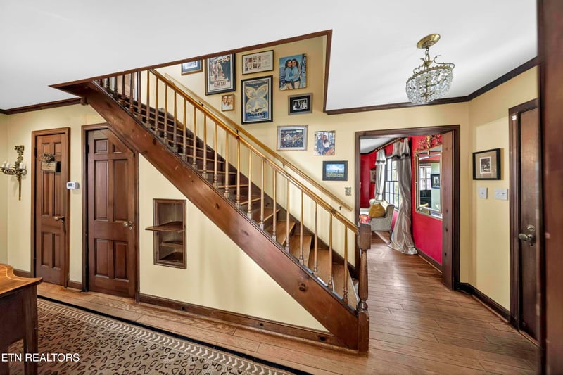 5720 Woodburn Dr, Knoxville, TN 37919