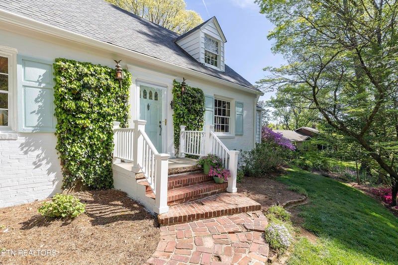 5720 Woodburn Dr, Knoxville, TN 37919