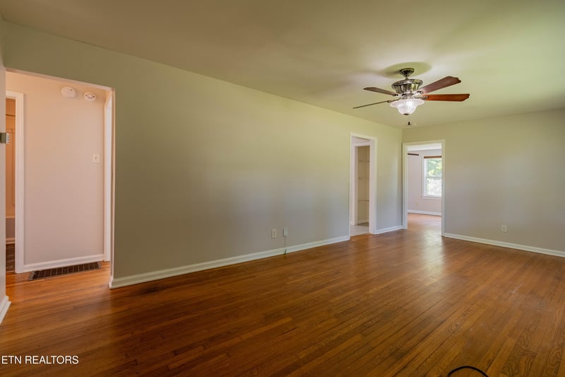 5721 NW Davida Rd, Knoxville, TN 37912
