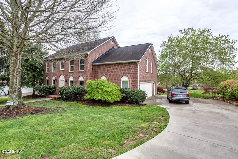 5724 Attleboro Dr, Powell, TN 37849