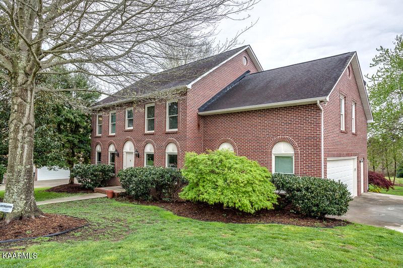 5724 Attleboro Dr, Powell, TN 37849