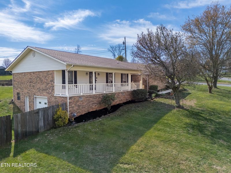 5725 Academy Dr, Morristown, TN 37814