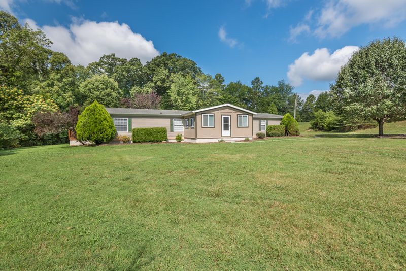 5725 Branch Rd, Loudon, TN 37774