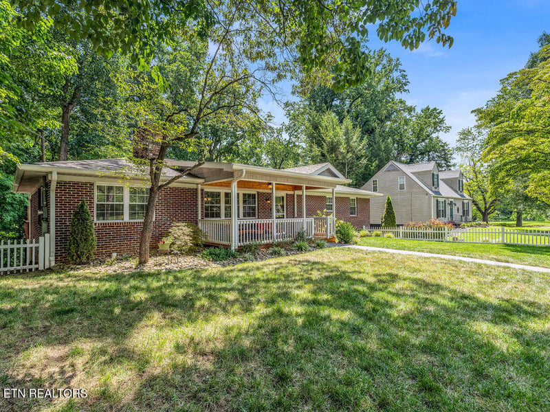 5728 Oak Rd, Knoxville, TN 37918