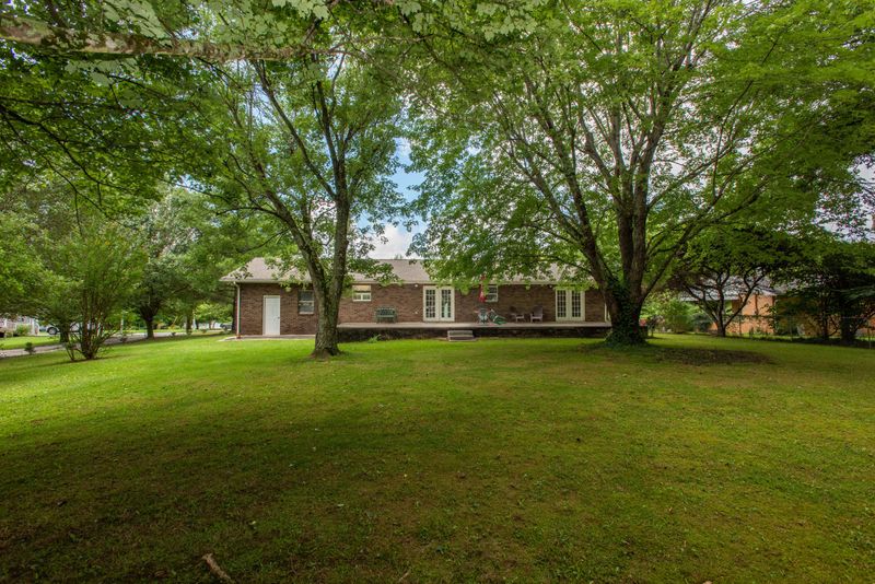 5728 Roberts Rd, Corryton, TN 37721