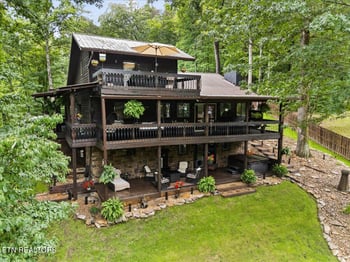 573 Hilltop Dr, Jacksboro, TN 37757