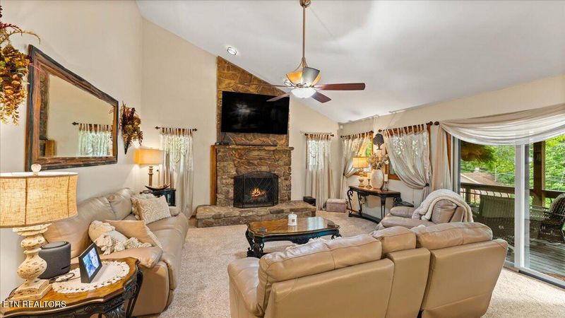 573 Hilltop Dr, Jacksboro, TN 37757