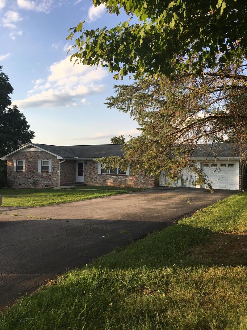 574 Academy Dr, Seymour, TN 37865