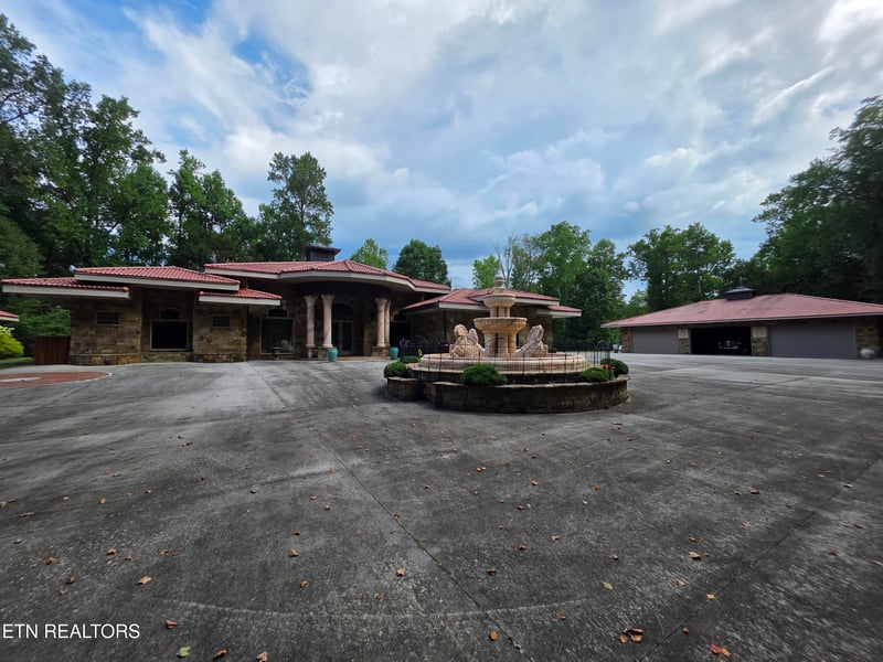 574 Bacon Springs Ln, Clinton, TN 37716