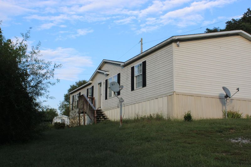 574 Broken Valley Rd, Thorn Hill, TN 37881