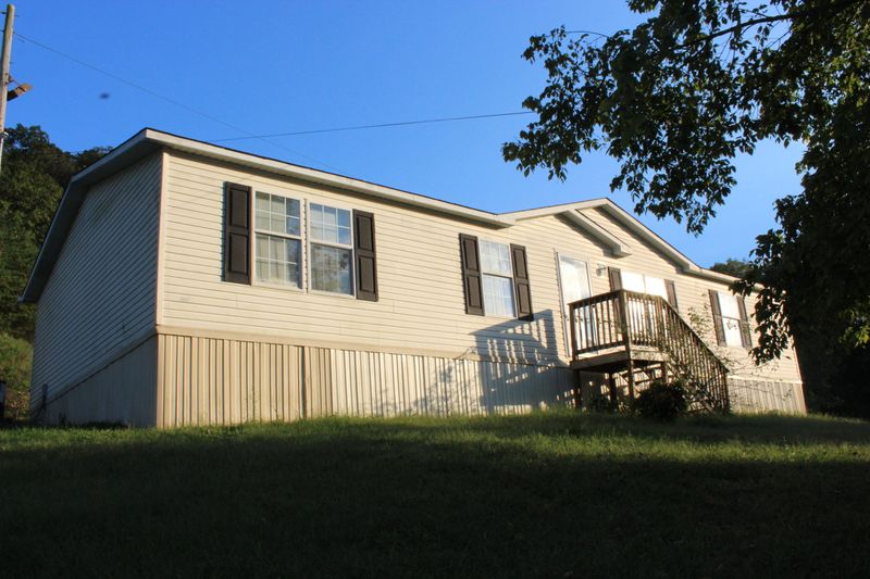 574 Broken Valley Rd, Thorn Hill, TN 37881