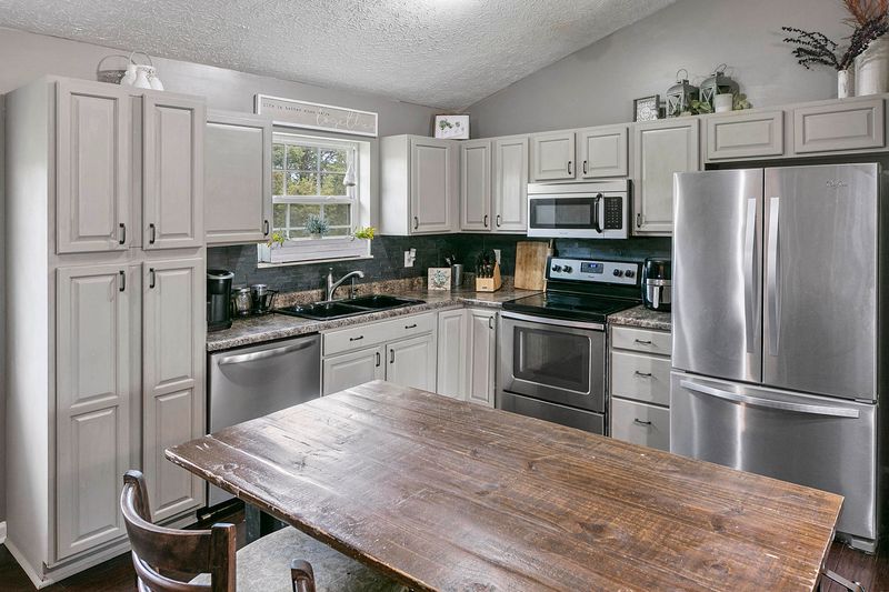 574 Hills Gate Cir, Seymour, TN 37865