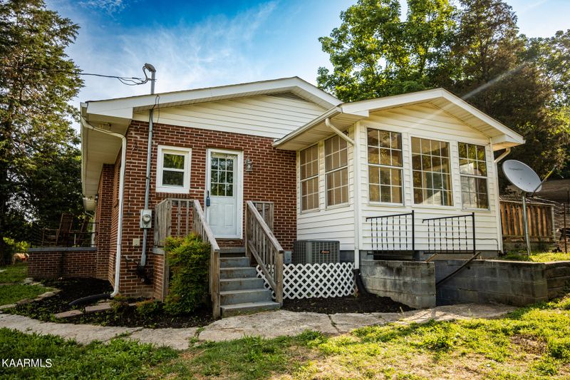 575 Branch Rd, Blaine, TN 37709