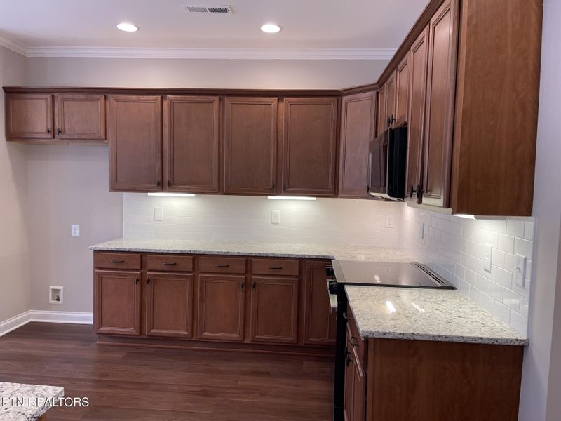 575 Chimney Rock Dr, Lenoir City, TN 37771