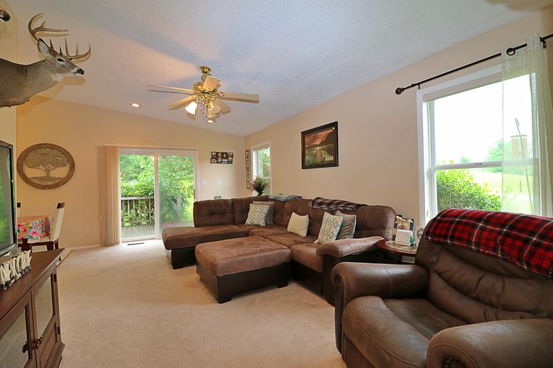 575 Grave Hill Road Rd, Oneida, TN 37841