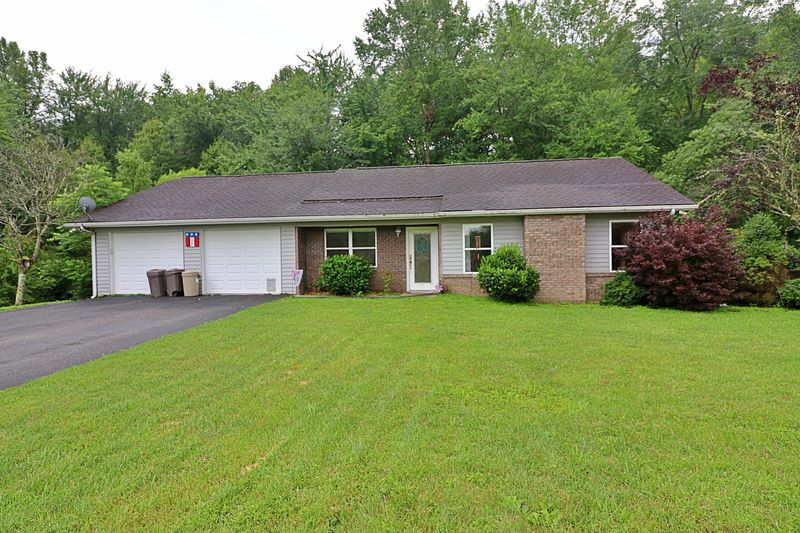 575 Grave Hill Road Rd, Oneida, TN 37841