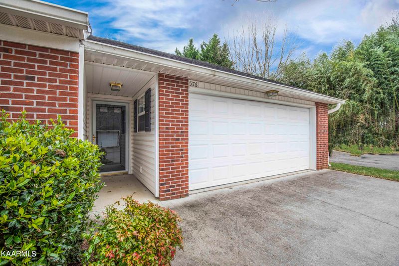 576 Brookshire Way, Knoxville, TN 37923