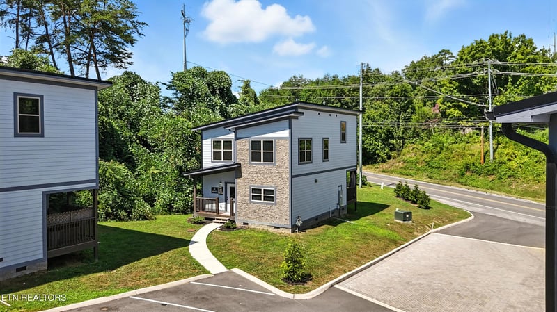 576 Dollywood Ln #1, Pigeon Forge, TN 37863