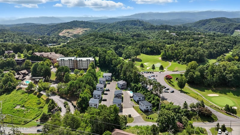 576 Dollywood Ln #1, Pigeon Forge, TN 37863