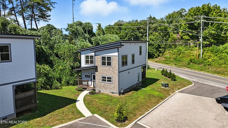 576 Dollywood Ln #1, Pigeon Forge, TN 37863