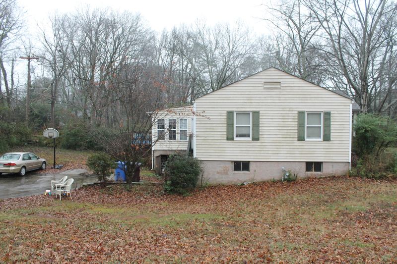 576 E Hunt Rd, Alcoa, TN 37701