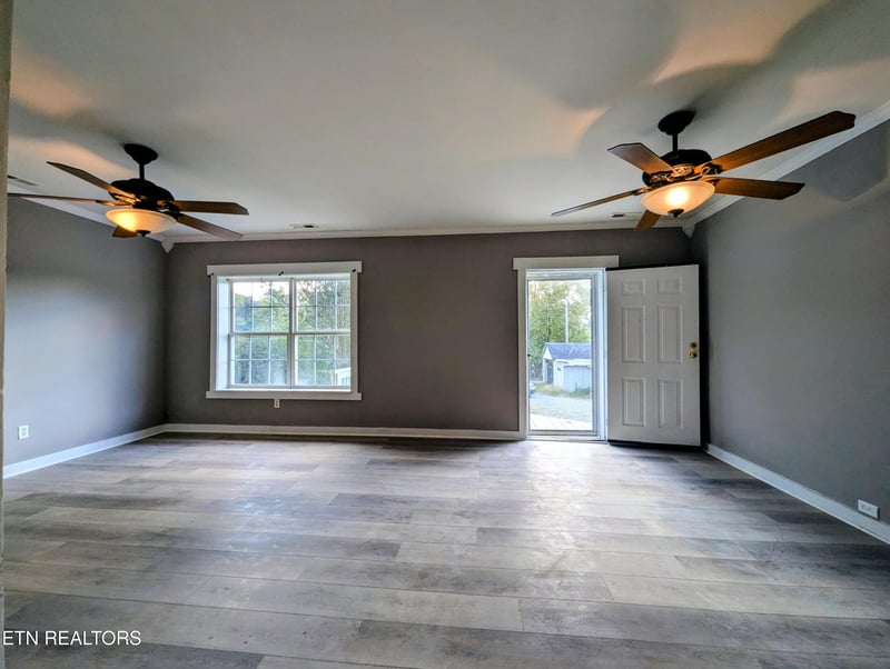 576 Highway 70, Lenoir City, TN 37771