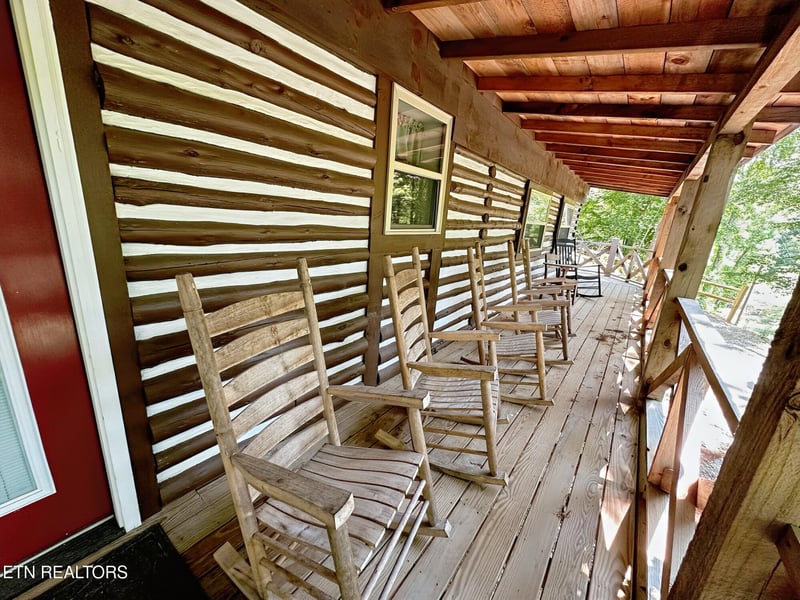 576 Mill Creek Rd, Pigeon Forge, TN 37863