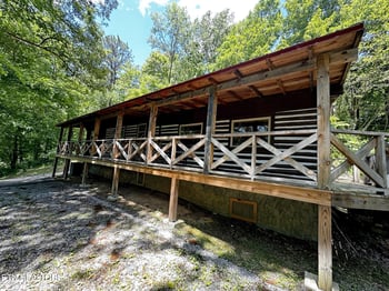 576 Mill Creek Rd, Pigeon Forge, TN 37863