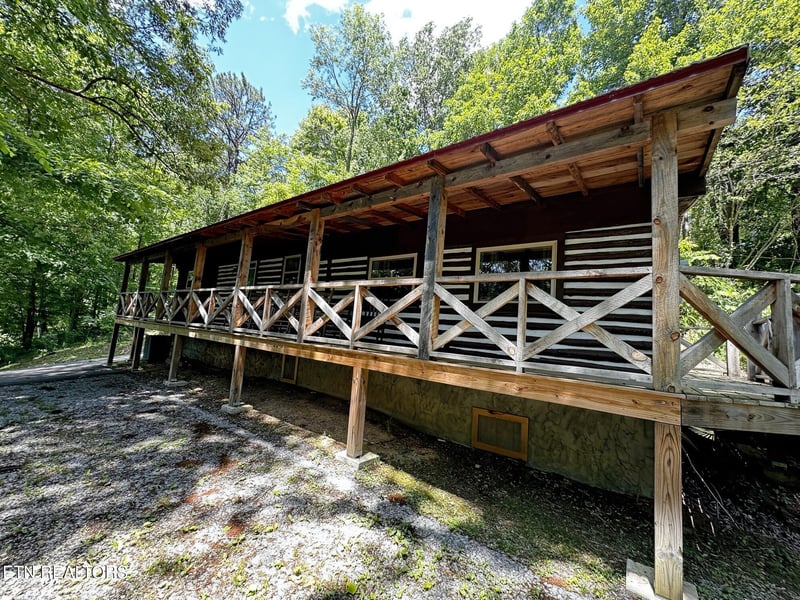 576 Mill Creek Rd, Pigeon Forge, TN 37863