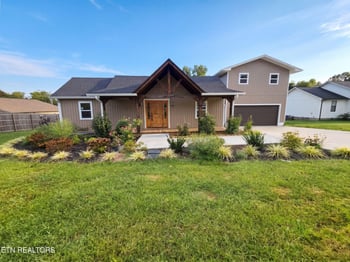 576 Stanley St, Oneida, TN 37841