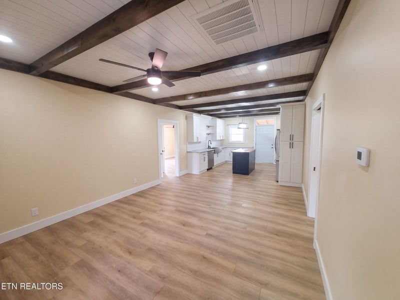 576 Stanley St, Oneida, TN 37841